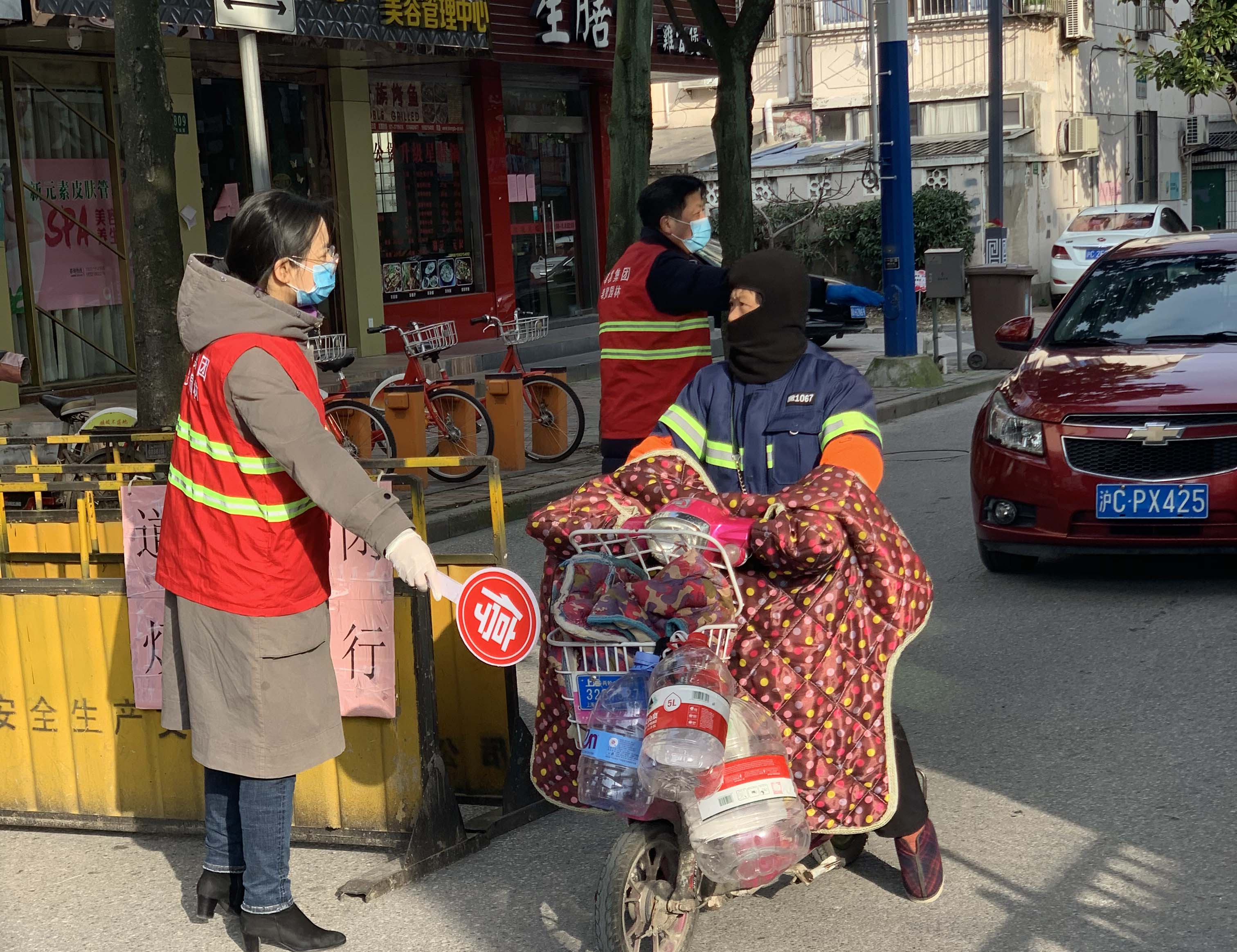 5e5efb65715f5.jpg 誌(zhi)願(yuan)者(zhe)小區防(fang)疫工作2.jpg